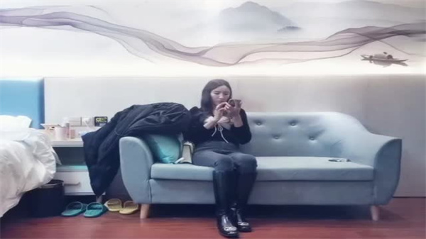 小宝寻花系列：网红脸嫩模大秀完美胴体，湿身诱惑让人欲罢不能！